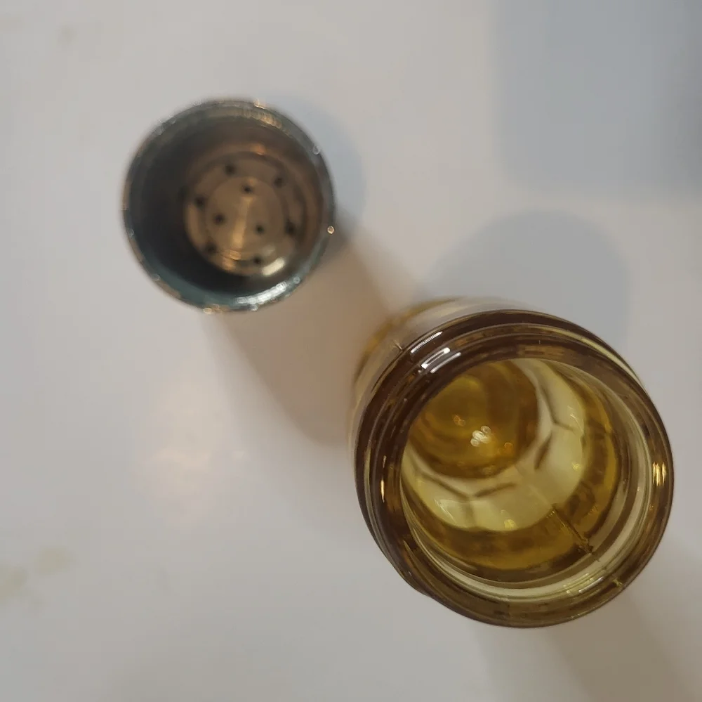 Vintage s & p shakers